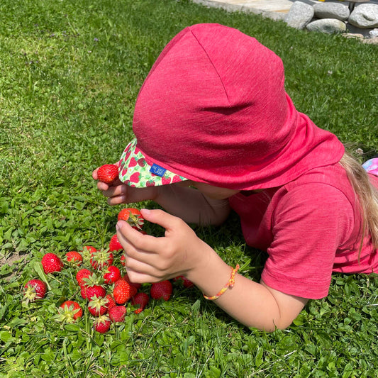 Glückskind Sommerkappe himbeere mit Erdbeeren